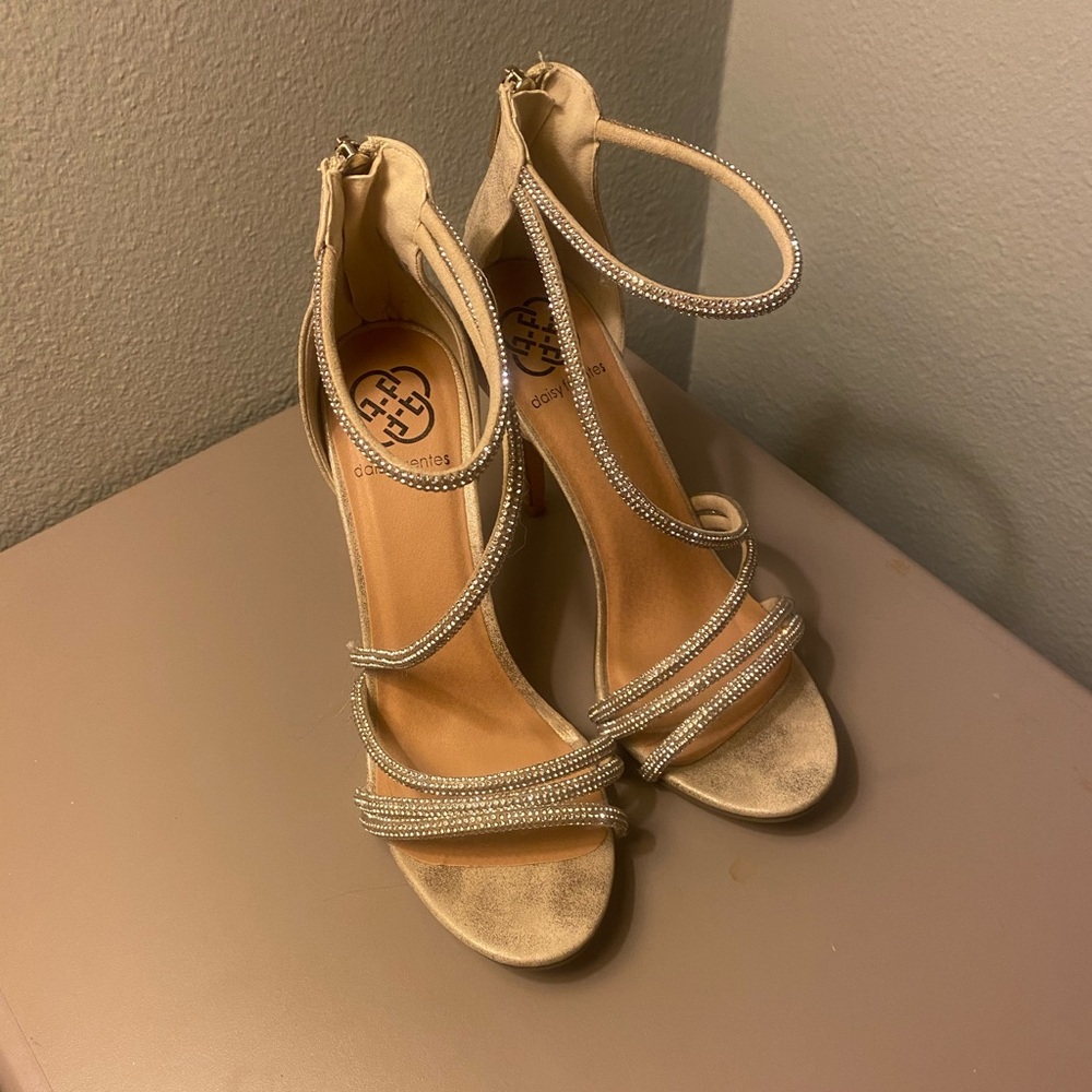 Daisy Fuentes heels